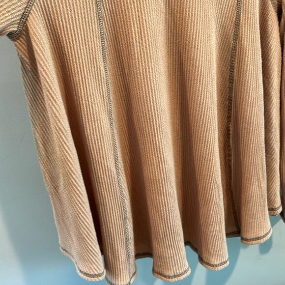 Ces Femme Small Wavy Ribbed Knit Contrast Stitched Top NWOT - Picture 5 of 7